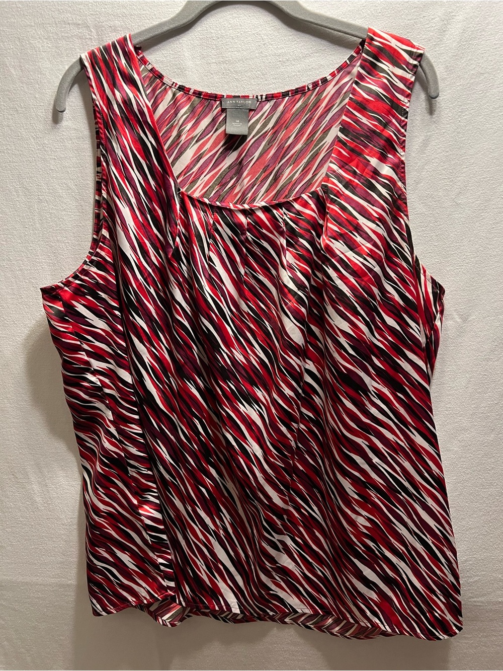 Ann Taylor Women’s Red Patterned Sleeveless Shell Top